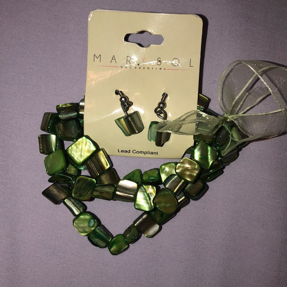 Green stone bracelet and earring set!
